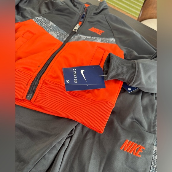Nike Toddler Orange and Gray track suit - Picture 6 of 6